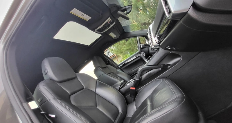 Porsche Cayenne cena 67700 przebieg: 221900, rok produkcji 2011 z Kałuszyn małe 742